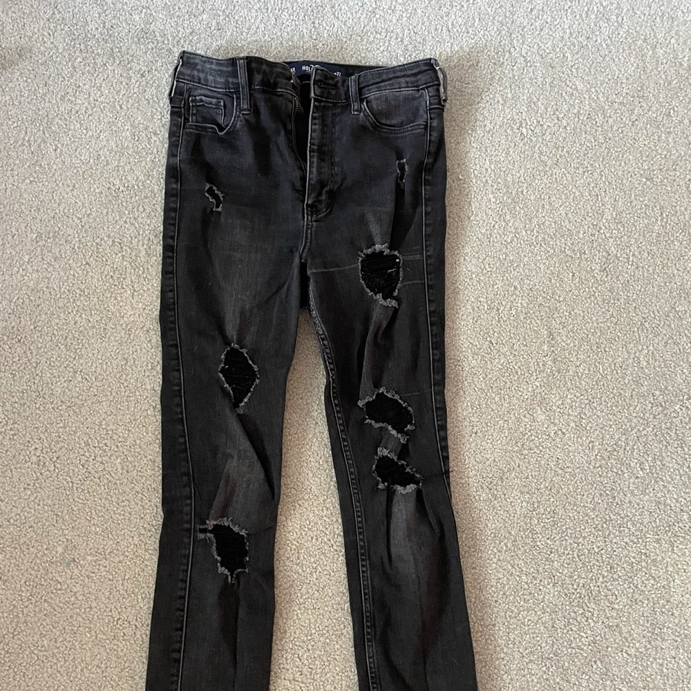 •holister ripped jeans